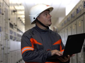 Electrician. FOTO Rețele Electrice Romania