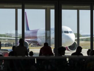 Avion în aeroport. FOTO Arhiva EUplus