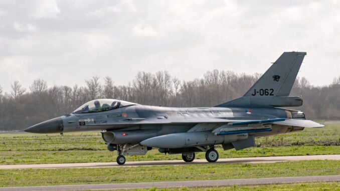 Aeronavă F-16. FOTO jmd1