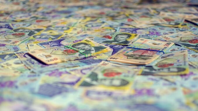 Mai mulți bani. FOTO Septimiu