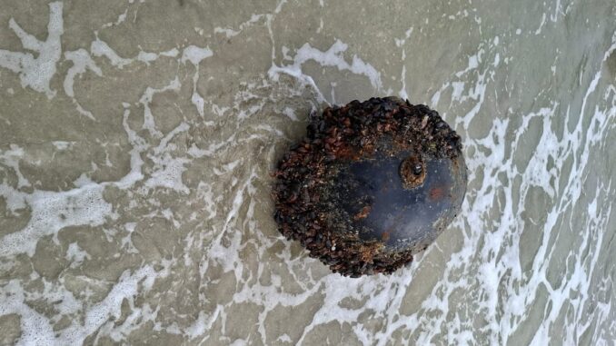 Mina marină descoperită la Vadu. FOTO MApN