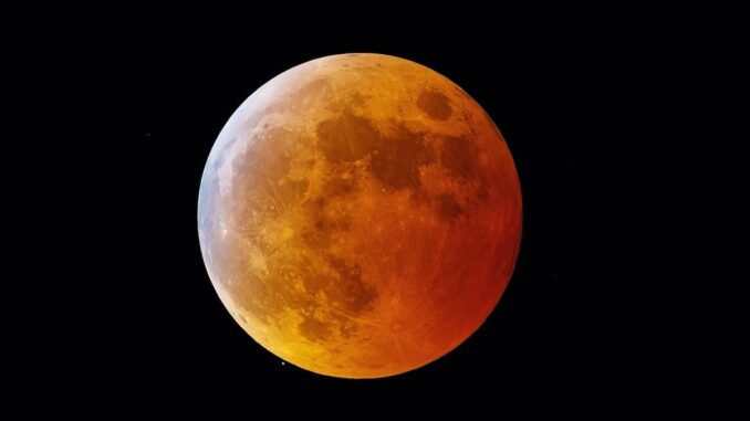 Luna intră în eclipsă. FOTO Kanenori