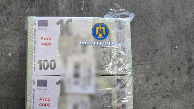 Bancnotele false erau recuzită de film. FOTO Poliția Română