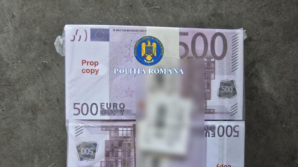 Bancnotele false erau recuzită de film. FOTO Poliția Română
