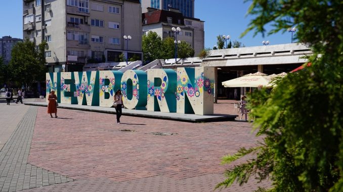 Monumentul "New Born" din capitala Kosovo, Priștina. FOTO Adrian Boioglu / EUplus.ro