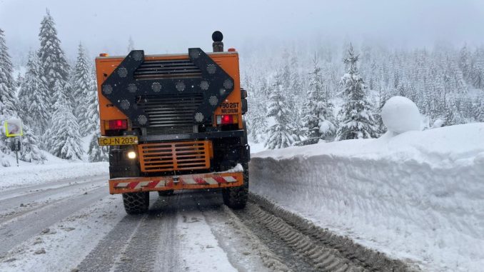 Lucrări la drumurile înzăpezite. FOTO CNAIR