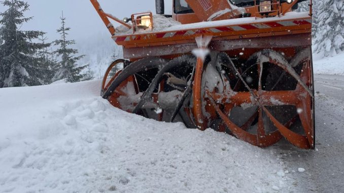 Lucrări la drumurile înzăpezite. FOTO CNAIR