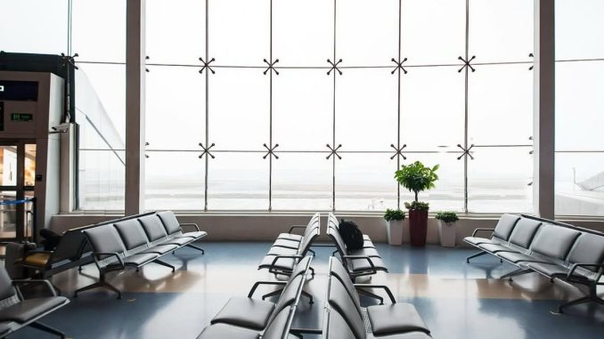 Dificultăți în transportul aerian de pasageri. FOTO TAROM